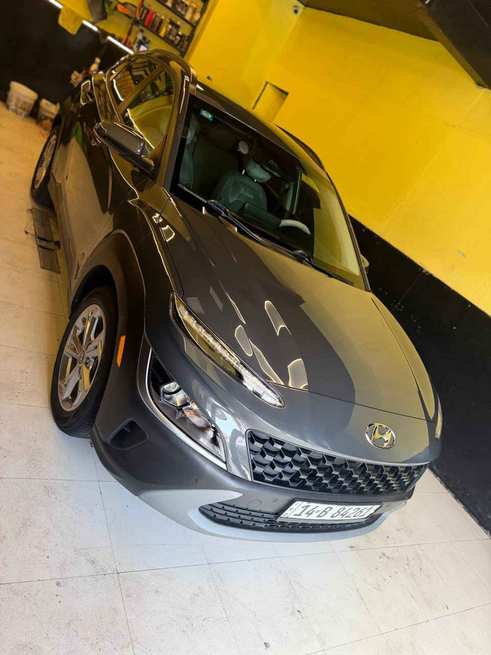 هيونداي كونا   2023
السعر 165ورقه
رقم بصره بأسمي انا مستوردها 
ماشيه 25الف ميل 
محرك 2000 دوش 
مواصفاتها بصمه تشغيل +بصمه ابواب +تشغيل عن بعد +رادارات امامي وجانبي وخلفي 
حساس ضغط الاطار 
تحمكات ستيرن كامله
كشن كهربائي
ابل كار بلي +اندرويد اوتو (وجميع موصفات الكونا المعروفه) 
وارد امركي انا جايبها من امريكا حادثها بس بارد بين الباب والمدكر  وتبديل جزء اسفل الدعاميه (بس بارد وتكحيل) 
تصليح درجه اولى على ايدي صور الحادث موجوده 
العنوان ابي الخصيب السراجي 
الرقم  *********** البصرة, العراق
