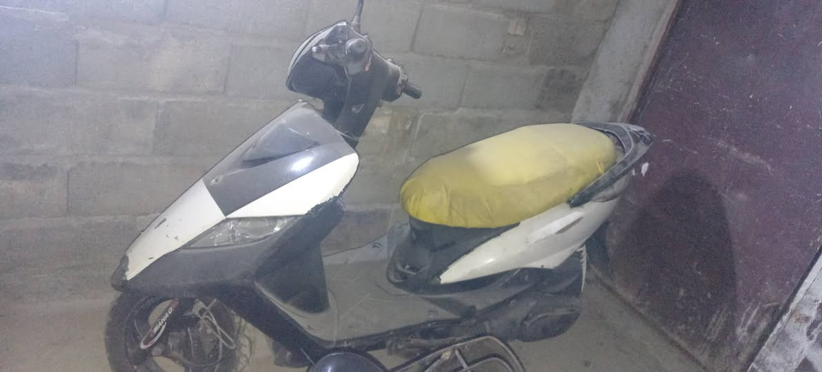 دراجه ثعلب شغاله بس بيهه نضوح دهن من تشتغل يعني جبنه مكانهه الحريه السعر 400الف الرقم *********** واتساب فقط
