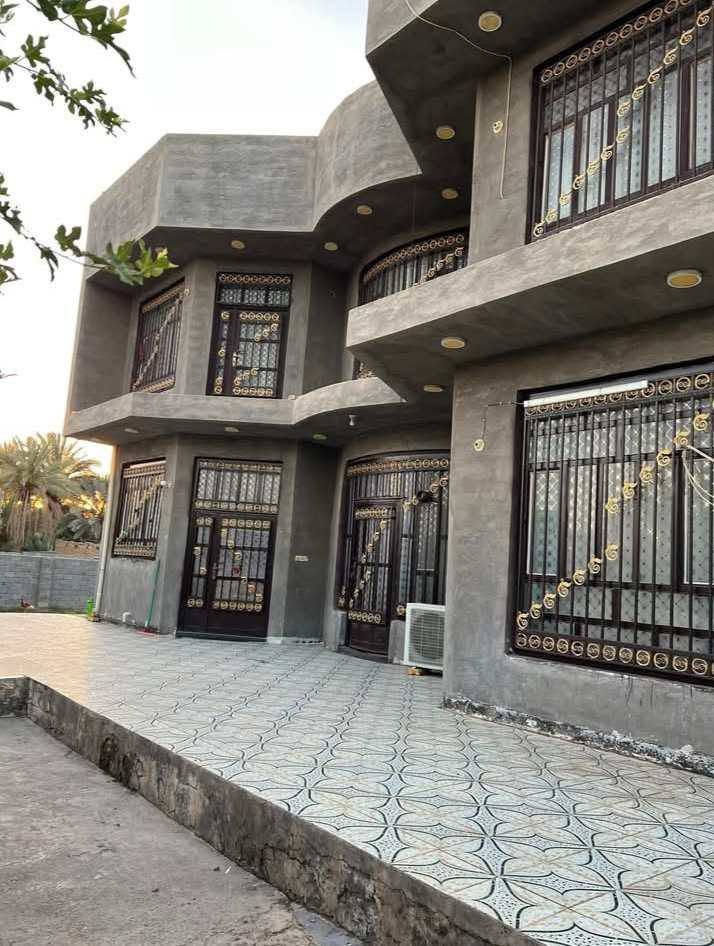 السلام عليكم
دار للبيع مساحه 700م 

الطابق الاول

غرفتين  نوم .  هول.  استقبال.     مطبخ. 

مجمع صحيات داخلي وخارجي. حديقه.  كراج سياره 

الطابق الثاني 

غرفتين نوم. +    هول.      بيوته. 

طابو زراعي سند 25 تحويل مباشر  بسمي

 مكان حله ورديه خارج
تفاصيل اكثر اتصال 

***********
