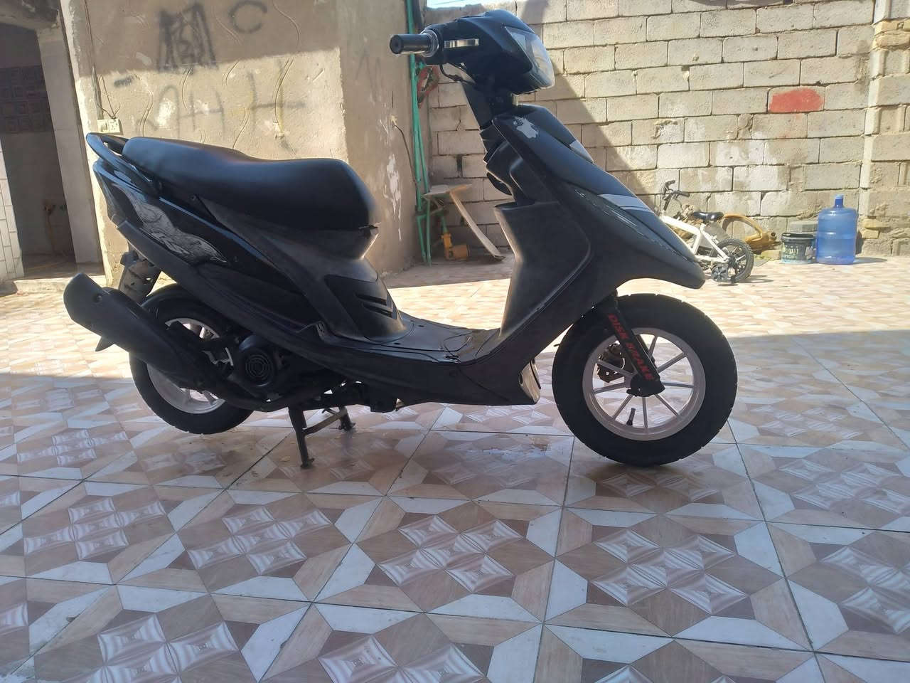 سلام عليكم ماكس عدله فول ملاح فول نعومه الدراجه شغاله بس سلف مايشتغل مختمه التصال ***********ديوانيه حي الجامعه سعر ٦٥٠
