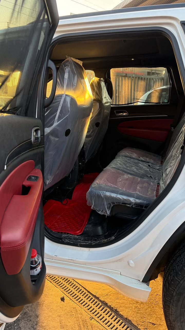 السلام عليكم

‏JEEP GRAND CHEROKEE 2019 S

جيب فئة:    S

موديل:    2019

مكينة:     V6 3.6

خليجي مكفولة من الشخط رقم بغداد ✅

المواصفــات 

بانورامـــا

رادار جانبـي نقطة عميـاء رادار خلفـي

كشنات جلد 

ستيرن هيتـر + كهرباء

نظام توقف اوتـو ستوب

حساسـات امامي خلفي

صندوك كهربائـي

سماعات سستم صـوت

بصمة و تشغيل عن بعـد

كيج الكترونـي

نظام متعدد اوتو للطرق

مري قلاب وشفط

العنوان بغداد البنوك شارع المشاتل

للاستفسار:***********

اتصال او واتساب
