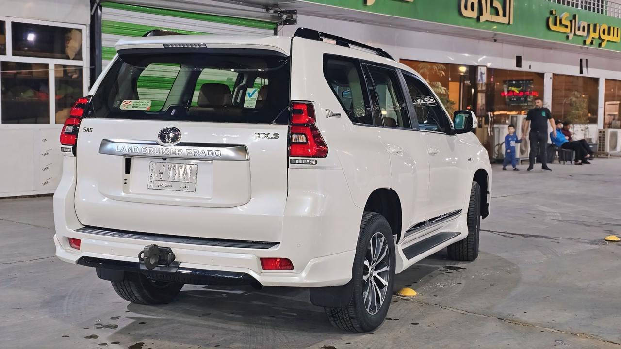 Toyota Land Cruiser Prado 70th Anniversary Edition – 2022 TXL
سلام عليكم
 تيوتا براو 2022 سبعينيه فئه TXL نص فول 
وارد ساز بعدها داخل الضمان وكل شهرين بيها سيرفس يم الوكاله 
السياره ماشيه 26،000KM 
كفاله كفاله عامه السياره عله وضع الشركه 
تاير جوه مو تعليك 
مواصفاتها المعروفه داخل جلد جملي 
وشاشه جبيره وتحكم ستيرن جهه وحده ومثبت سرعه ودبلات ثكيل والباقيات حساسات  سلايت  ثلاجه 
السياره اخت الزيرو مضمومه وتطلع كلش قليل يعني حته مطالعه من بغداد 
السعر 475 ومجال بسيط كلش 
رقم بغداد الماني سنويه بأسمي 
مكانها بغداد شارع حيفا 
رقم ***********
