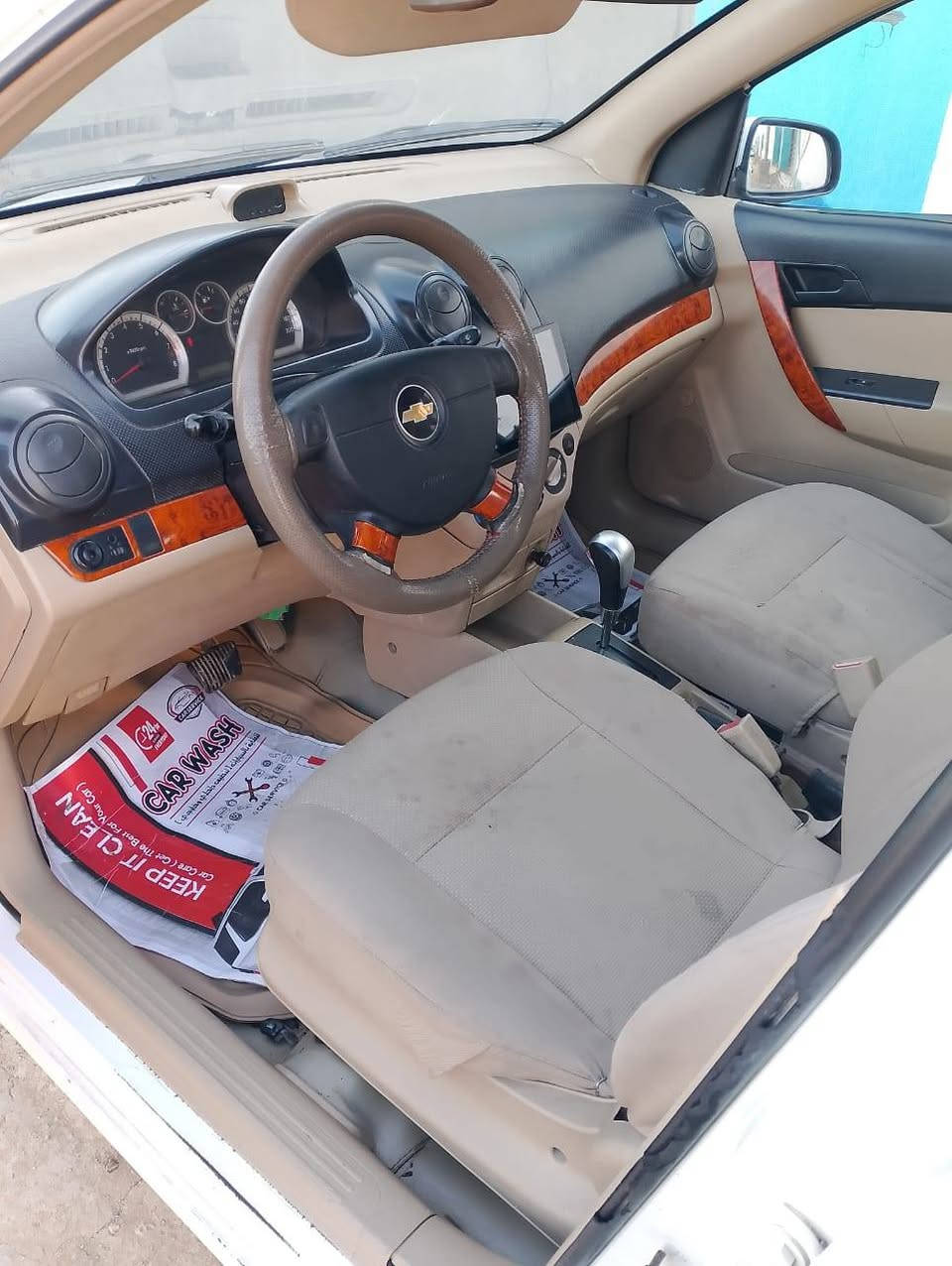 افيو للبيع موديل 2010 خليجي مكينه 1400 السياره كفاله مضرب ومن الصبغ بس بيه رشات صيطه كير مكينه مكفولات السعر 80 وبيه مجال السياره بسمنه ثاني مداور السنويا بل 2029 تنتهي مكان السياره بل النجف رقم التلفون ***********
