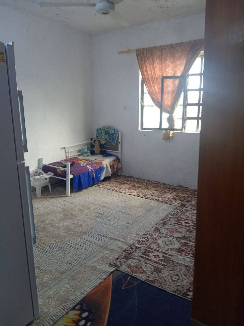 ببت طابقين ٢٠٠ متر
الطابق العلوي معزول 
السعر//  ١١٢ مليون 
العنوان // بغداد بوب الشام قرب جامع الامام علي
الواجهيه 8 النزال 25 طول الطرمه 6 متر والاستقبال طول 6 متر والعرض 4 المطبخ طول 4 متر  العرض 2 ونص الصاله طول 4 متر والعرض 3 المنور طول 3 عرض متر ونص غرفه نوم 4×4 ترك 2 متر حمام صحيات خارجي هم القاط الفوك نفس الجوه نقص البييتونه ماكامله وارضيه الاستقبال الفوك 4×4 بلكونه مترين على عرض البيت ودرج خارجي محل داخل البيت 3×3


**إذا كنت صاحب هذا الإعلان وتريد حذفه لأي سبب، رجاءا أرسل رسالة إلى الدعم الفني**
