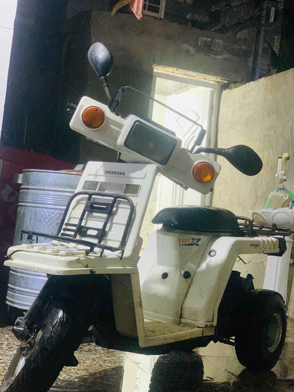 السلام عليكم دراجه ثلاث عجلات للبيع مكينه خير من الله نقصها كابريتر عنوان مدينة الصدر السعر قيم وخذ لتواصل ***********
