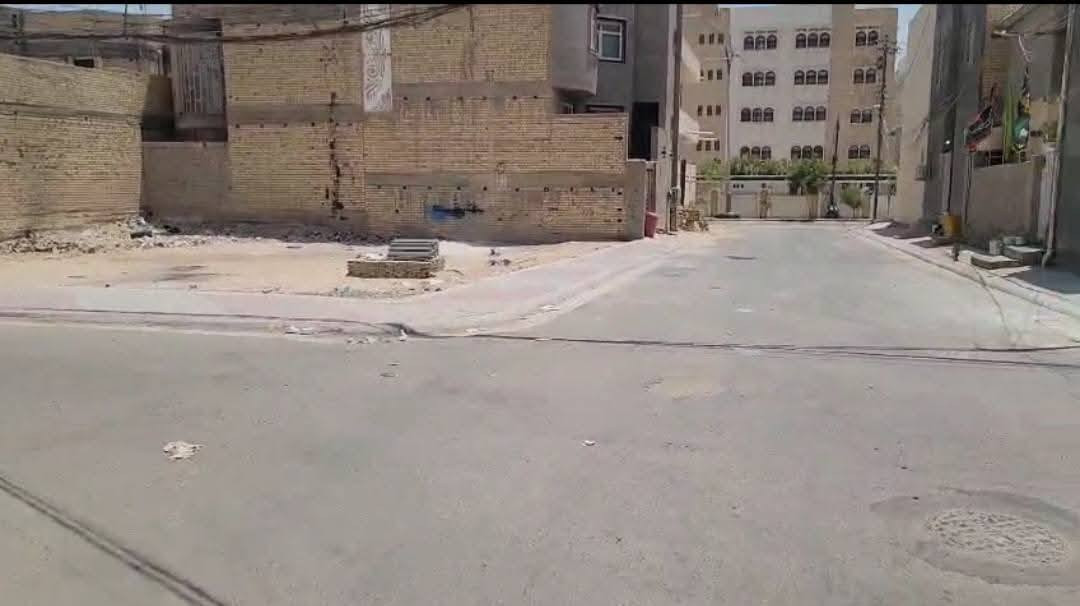 سلام عليكم عرصه طابو صرف مساحه ١٨٠ متر واجه ٩ مكانه مميز ترهم حسينه او سكن للطلاب يعني استثماريه  جاهزه للبيع للاتصال والاستفسار  على الرقم  واتساب ***********
