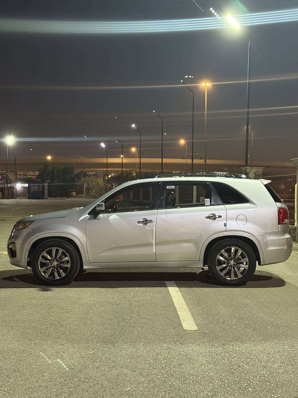 كيا سورينتو 2012 للبيع – فول مواصفات (1/1)
رقم بغداد الجديد – تحويل أو وكالة

السيارة بحالة ممتازة وجاهزة للفحص، استخدام شخصي ونظيف، بدون أعطال تذكر.

المواصفات:
 • محرك 6 سلندر سعة 3500cc قوي واعتمادي
 • تحكم بالستيرن
 • مقاعد جلد كهرباء
 • مقاعد أمامية تدفئة وتبريد
 • مقاعد خزن ميموري  (Memory Seats)
 • الأبواب الأمامية بصمة
 • إشارات بالمرايا
 • مرايا جانبية شفط
 • 3 قطع تبريد (تبريد ثلج وتدفئة نار)
 • ستيرن هيتر
 • شاشة كبيرة 
 • كاميرا خلفية مع حساسات
 • السونار موجود
 • فيديو متوفر يوضح حالة الهيكل (البدي) بالكامل

الموقع: بغداد – أبو غريب
السعر: 163 قابل للتفاوض للجادين
رقم الهاتف: ***********

سيارة نظيفة وتستاهل المعاينة 🌟
للاستفسار الاتصال أو المراسلة.
