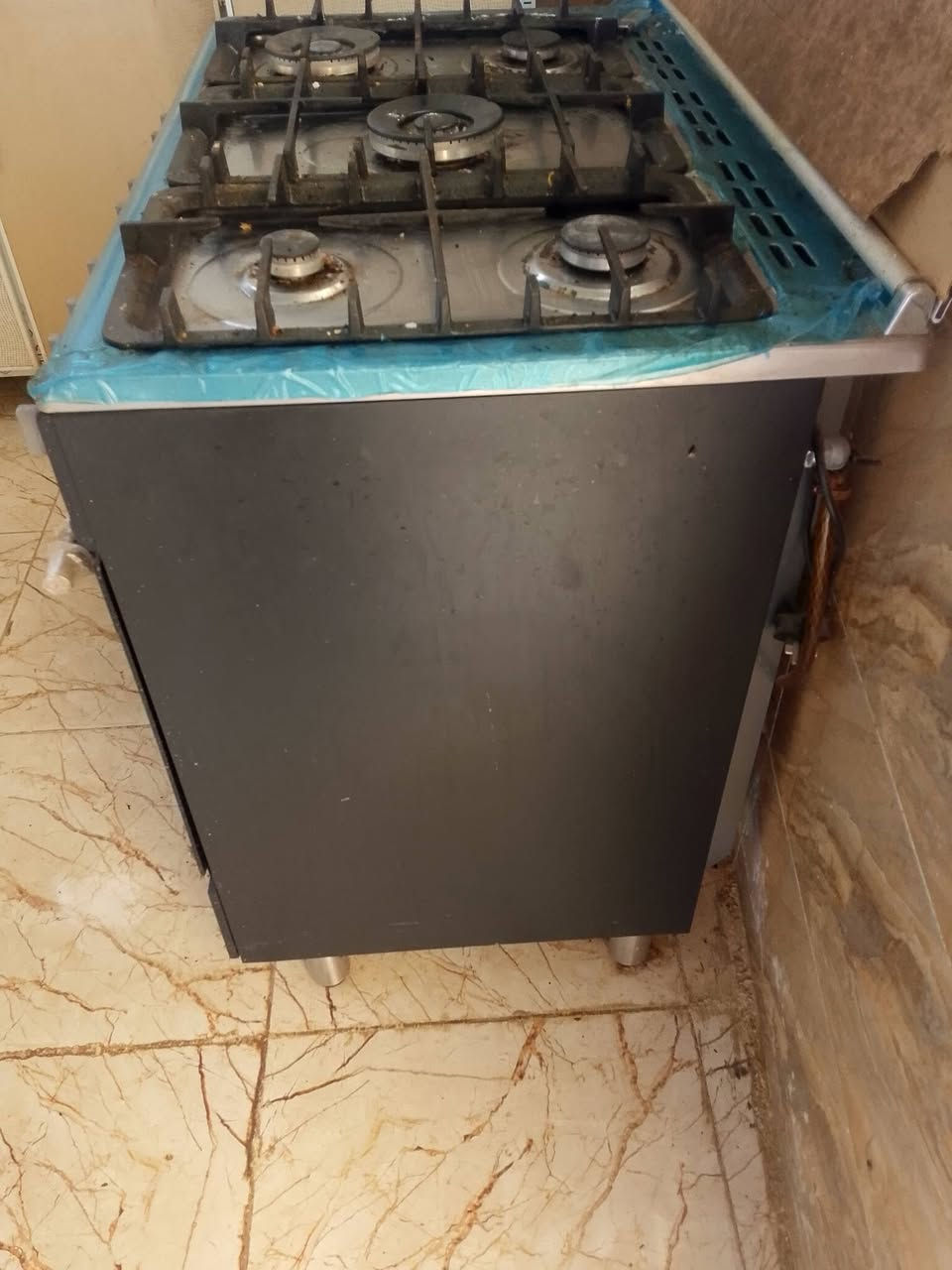 طباخ مستعمل شهر نظيف جدا سعر خاص او عالرقم ***********
