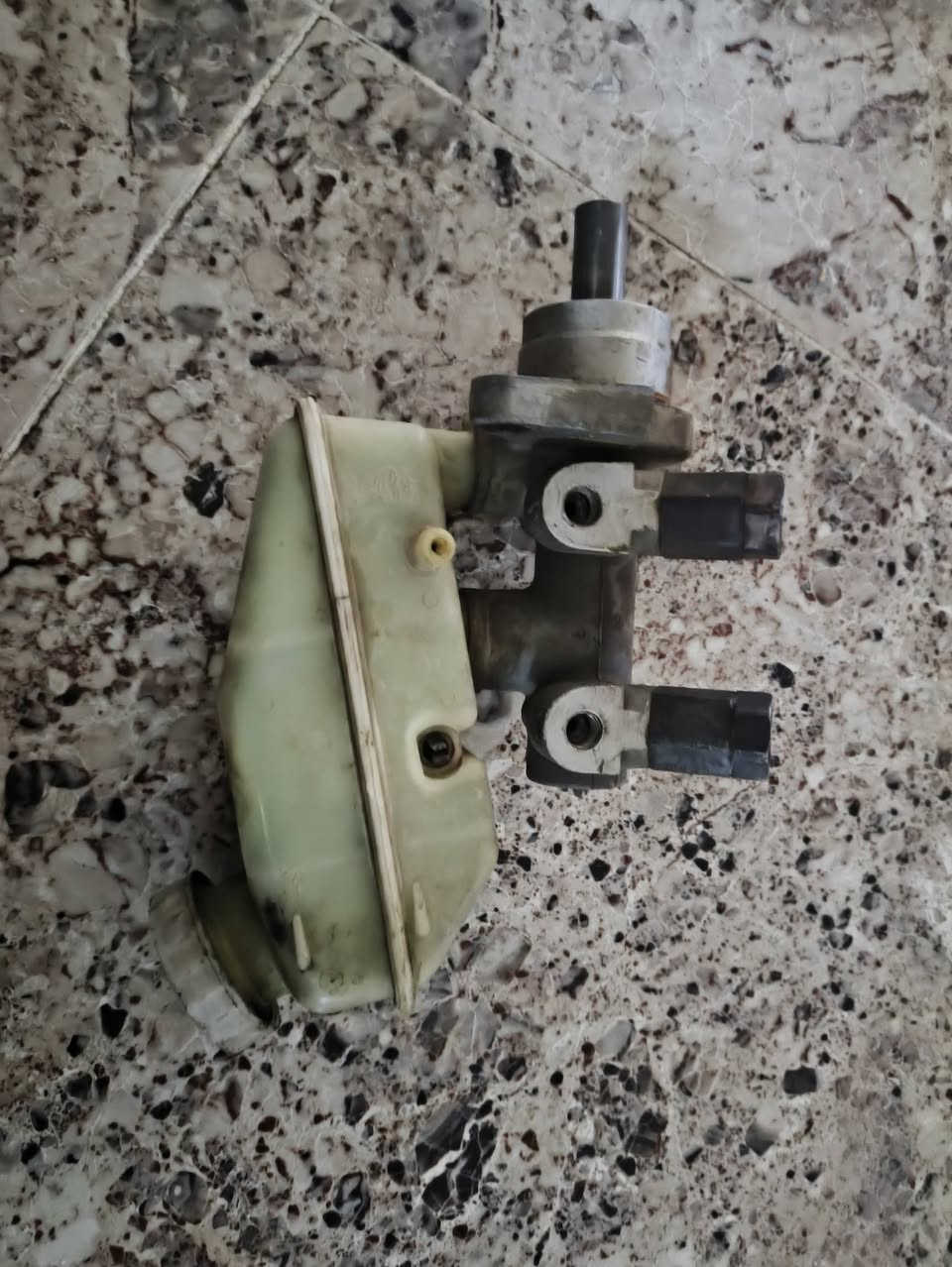 كيج افيو ودبو رئيسي للبيع مكاني موصل ايسر الكيج جديد لك


**إذا كنت صاحب هذا الإعلان وتريد حذفه لأي سبب، رجاءا أرسل رسالة إلى الدعم الفني**