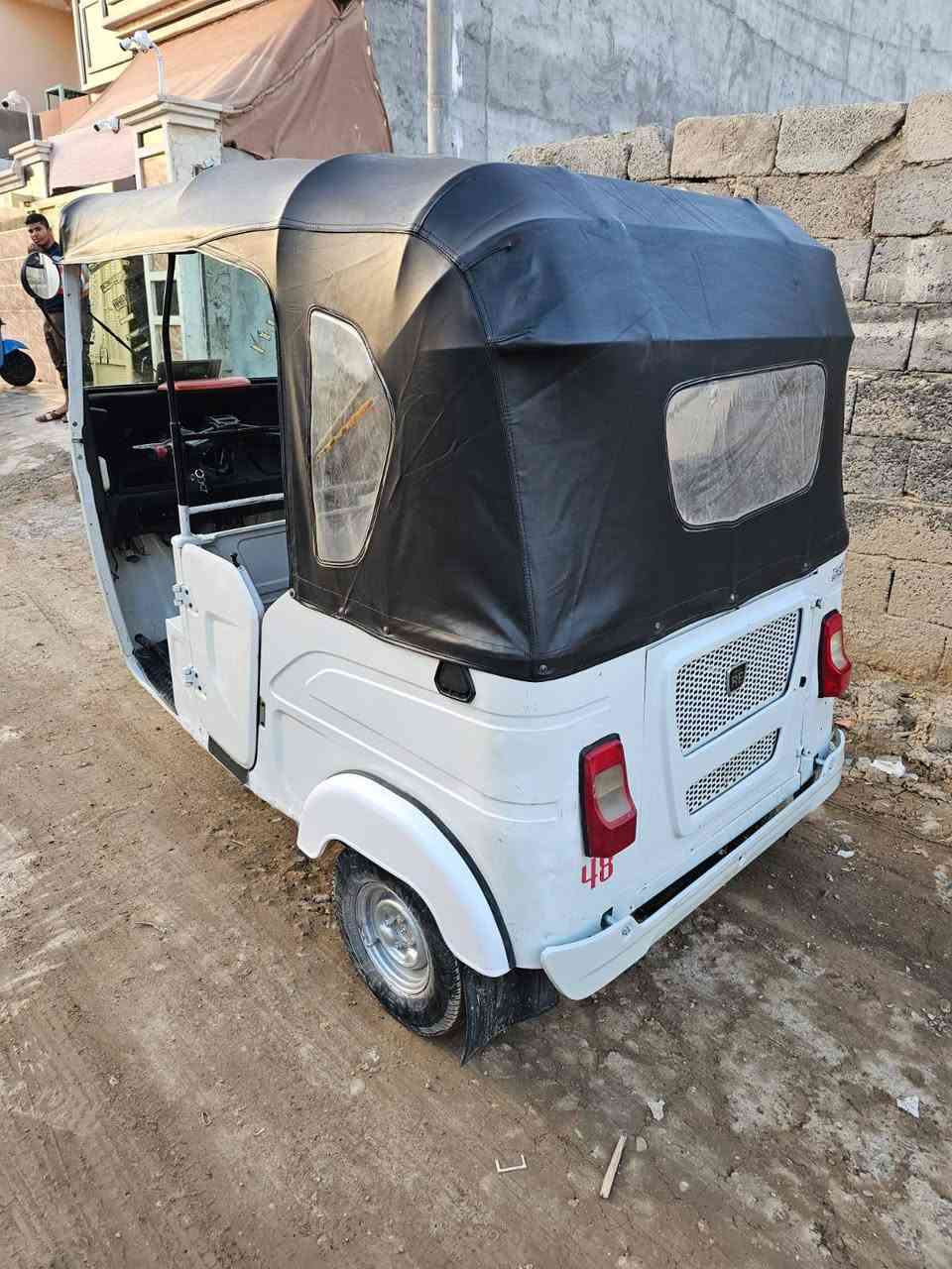 السلام عليكم تيك توك للبيع نظيفه 100% سعرها 8 وبيها مجال ***********
