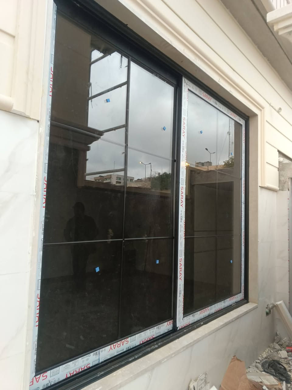 ابواب وشبابيك المنيوم بانسب الاسعار سعر المتر التركي سراي معه مانع ذباب جام سته ملم مقطع 7.5سعر المتر 85دولار سعر المتر مقطع 9.5 93دولار ***********.***********
