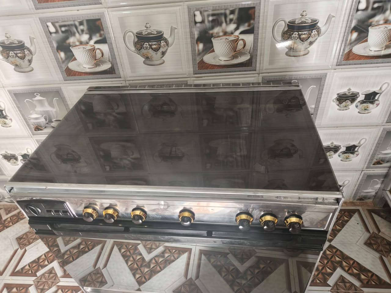 مكلف بل النشر طباخ كريازي الاصلي خمس مشاعل شغال ناره زركه تخبل افرانه شغاله ونضيف كلش الي يريده يخابر ع رقم ***********
