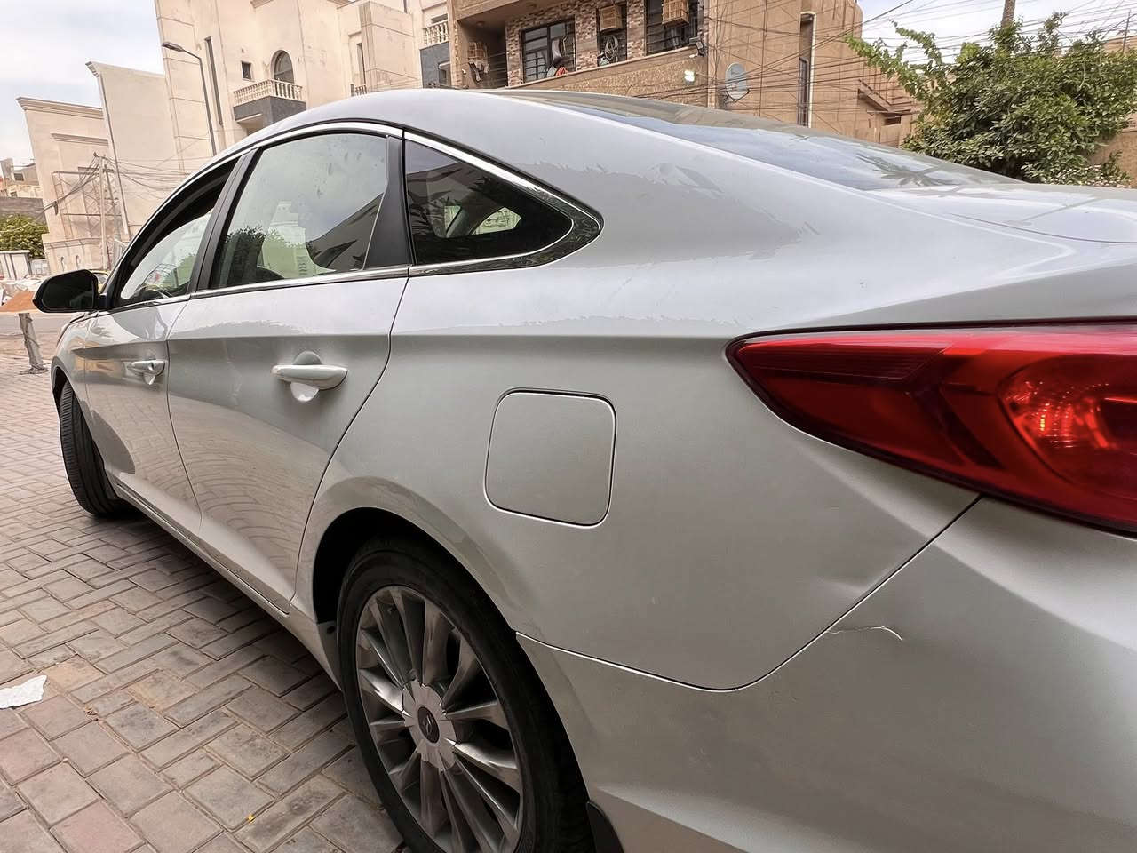 سوناتا 2015 (خليجي )
محرك 2400 دوش المرغوب 
تبريد قطعتين 
داخل جلد بيجي 
مري قلاب 
كشن كهرباء 
حساست خلفي 
كامرة دوارة 
شاشة اندرويد 
ماشية 212 الف كيلو 
صبغ قبغ جنطة و جاملغ عكس السايق بدون دواخل 
سعرهة 133$ و بيهة مجال 
واتساب و اتصال فقط ***********
