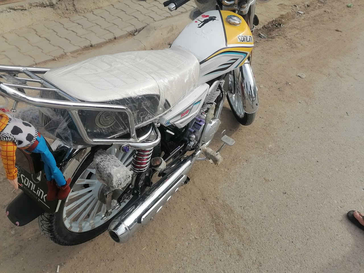 السلام عليكم شباب هاي دراجه ايراني سيفان خمسه كيرر خيرر من الله دراجه جديده موديل 25  مامتواجد خاص بس واتساب *********** مكاني بغداد  قرب جزيره بغداد السياحيه
