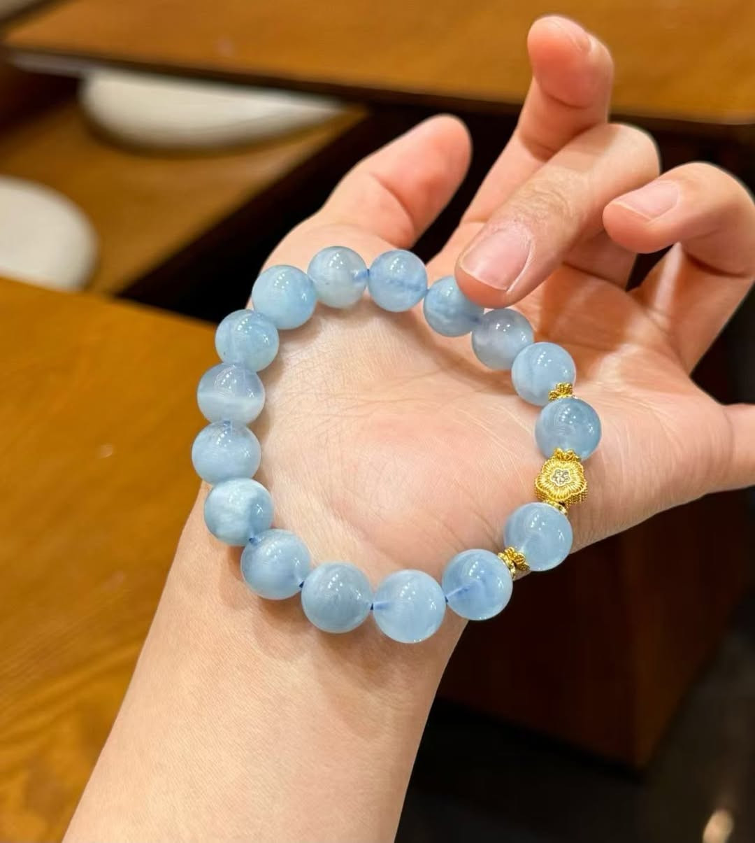 Aquamarine Bracelet

🌊 Aquamarine—whose name is derived from the Latin word for "seawater"—possesses a clarity and transparency reminiscent of the shimmering ripples of the shallow ocean; it is a healing stone that symbolizes "courage and communication."
Associated with the Throat Chakra, it is particularly well-suited for those seeking to enhance their powers of expression or wishing to speak with confidence during important occasions.
Wearing this bracelet feels akin to gently opening a door at the throat, allowing words to flow freely without hesitation and enabling emotions to move with ease.

💎 This bracelet features high-clarity Aquamarine crystals in shades of soft light blue or icy blue. Their subtle, shimmering internal inclusions resemble the gentle glimmers of sunlit seawater, offering a refreshing aesthetic that beautifully complements the skin. Whether worn in daily life or in a professional setting, it exudes an elegance that is both refined and understated.

可單獨佩戴，或與白水晶、月光石疊搭，增強清晰與靈性。

If you would like this subtle beauty to become your daily companion, write to me 
📩WhatsApp：8613308361107

Don't wait, because a bracelet like this will probably never appear again


**إذا كنت صاحب هذا الإعلان وتريد حذفه لأي سبب، رجاءا أرسل رسالة إلى الدعم الفني**