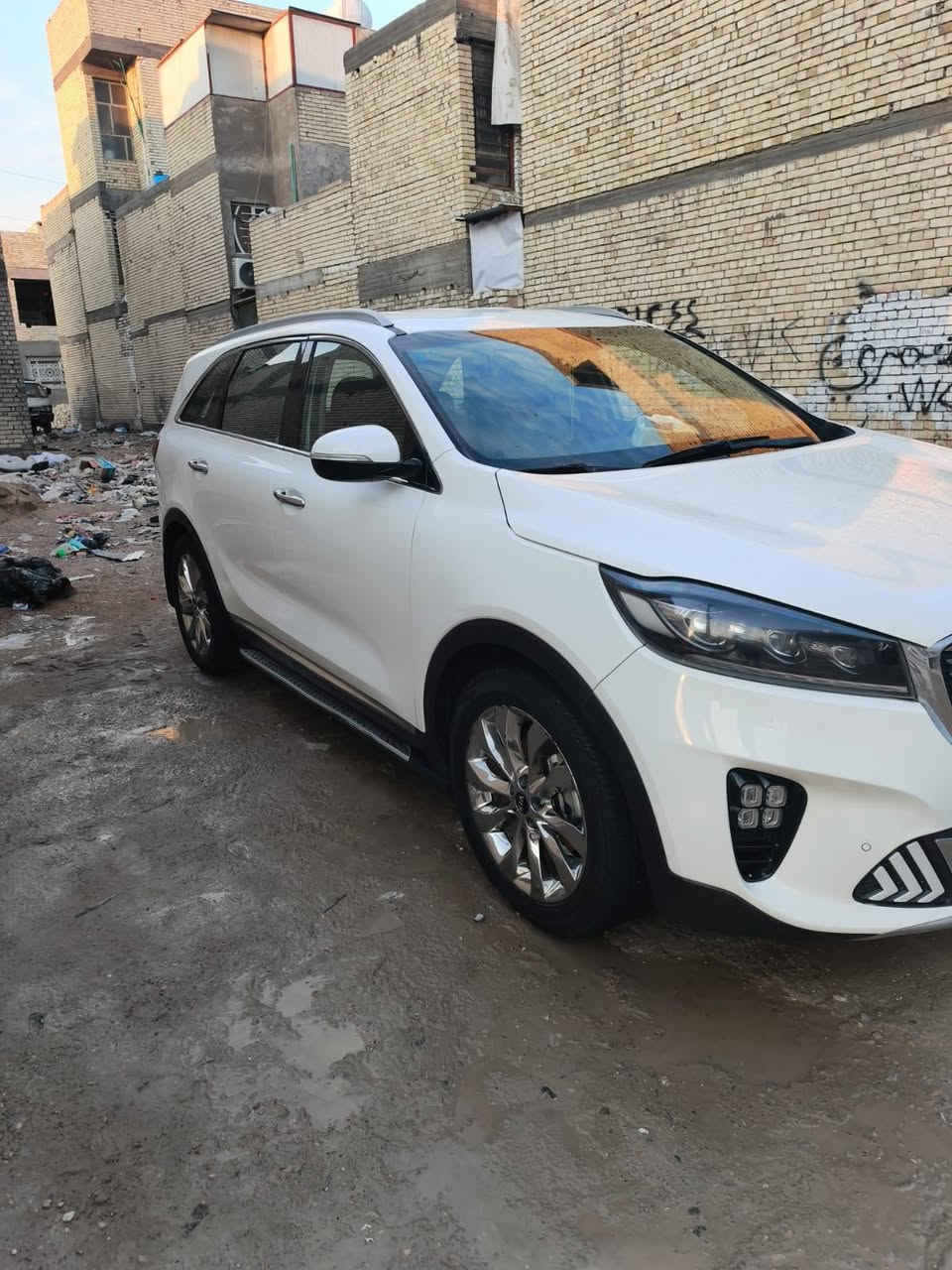 السلام عليكم سورنتو خليجي 6 سلندر2020 كفالة عامة بيها شخط مامبين ماشية 61 الف حقيقي شرط الفحص مكان السيارة بغداد *********** السعر 260
