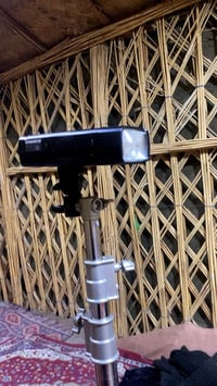 فلاش أضائة AD200pro  جديد استعمال قليل جداً مع تريگر  واستاند سل ستيل ...