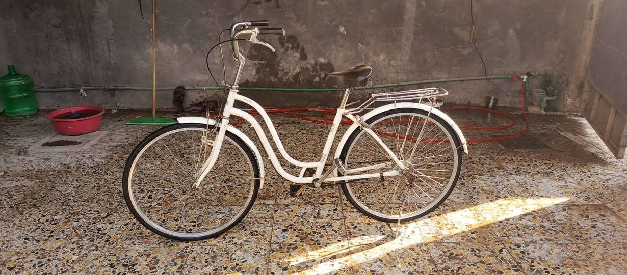 السلام عليكم بايسكل بطة للبيع السعر ٥٠ بايسكل كامل كلة شغال المكان بغداد المشتل الشراي يتصل عل رقم ورجائن المو شراي لا يتعبني ***********
