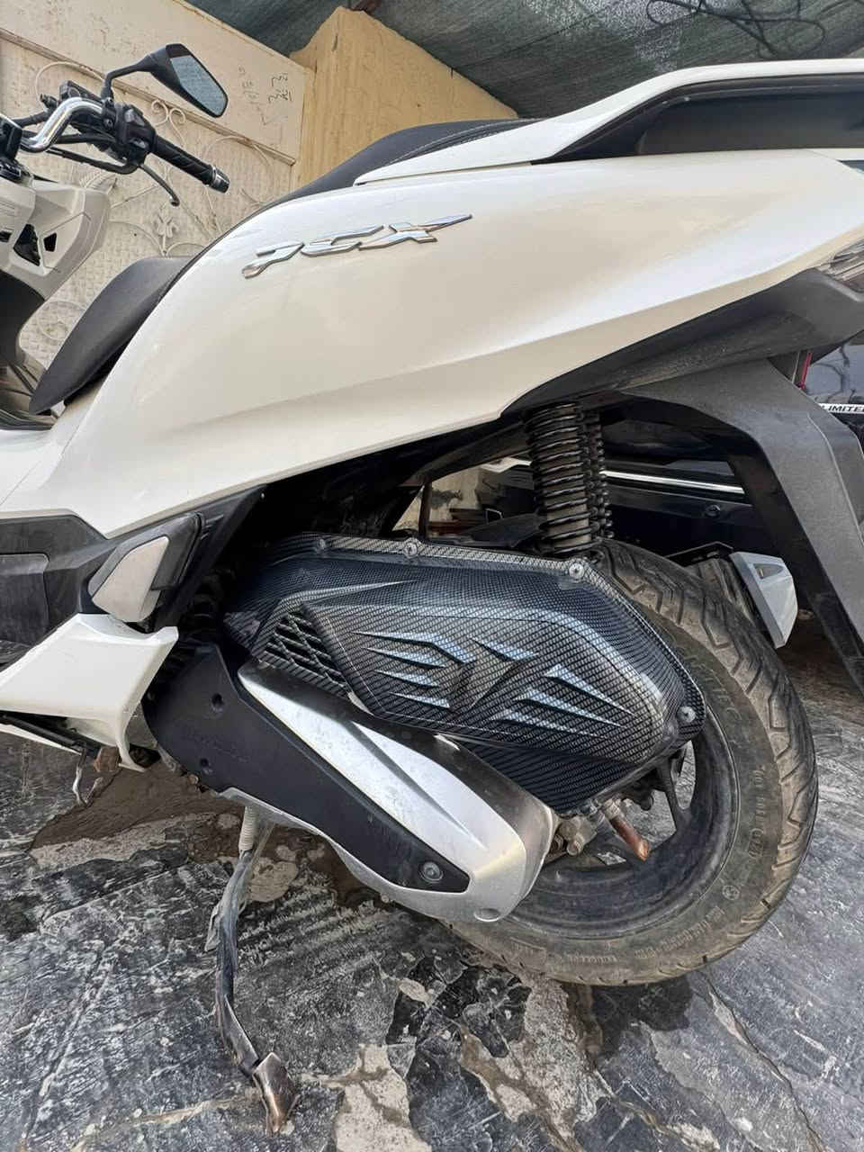 السلام عليكم دراجة pcx
جيل رابع ماشية 20 الف

السعر 16 ورقة وبيها مجال 

رقمي ***********

