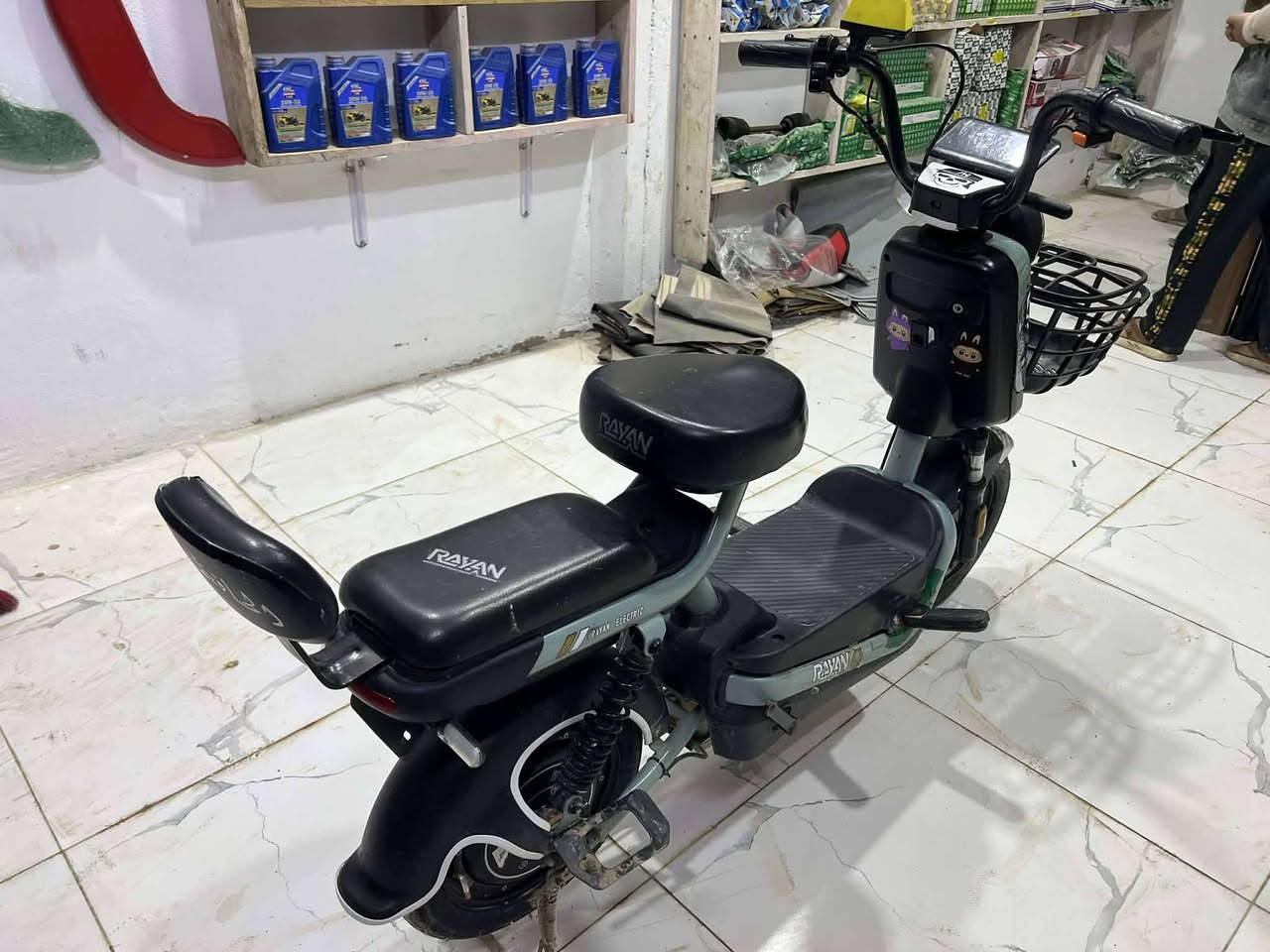 السلام عليكم
دراجه شحن شركة الريان 
الحجم 14 
باتري 4 جديد 
نضافه 90 بل 100
كلشي شغال 
المكان قضاء الفجر 
السعر 250 بيها مجال 
***********
