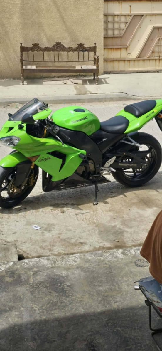 سلام عليكم كاوسكي zx10 حجمه 1000 c دراجه جديده بحالت الوكاله مصار فتره من داخله للعراق  السعر ٣٨ بيه مجال قليل مكان ديالئ بعقوبه *********** او مراوس بدراجه ازغر
