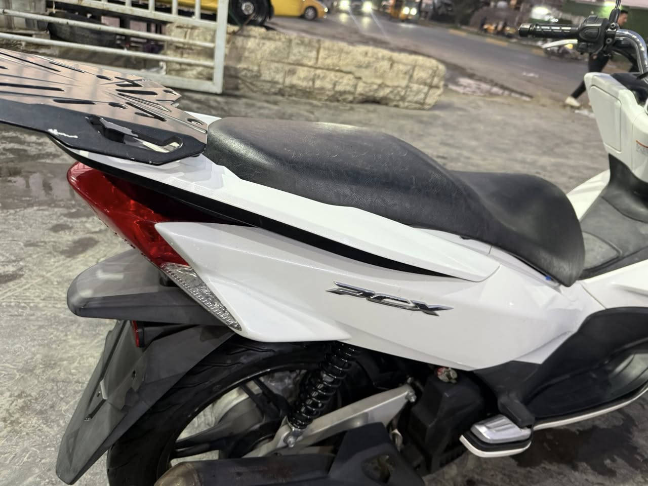 يالله بي سي اكس جيل الثاني مكينه 125ياباني ماشية 25كفالة من كلشي سعرهة 17$ورقة ونص مجل شي قليل ***********مدينه الصدر عنواني سعرهة17ورقة ونص مجال قليل بس بيع. بدون مراوس
