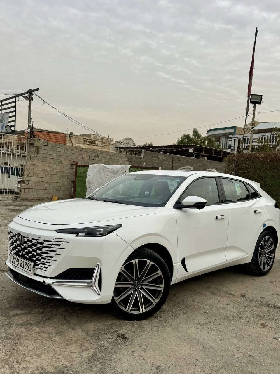 السلام عليكم للبيع  
شان جان Uni. K
موديل 2023 بيها صبغ بين البابتين من جوة اثر شخوط خباثة عندي سونار بيها
فول مواصفات للاخير . 
سقف ، بانوراما 
محرك 20 توربو 
مقاعد تبريد و تدفئه امامي شاشات لمس 
دوسه كهرباء 
سستم الصوت من شركه سوني 💯 
سماعات بالمقاعد 
يدات ابواب مخفي 
انظمه التحكم لمس 
رادار + تحديد مسار + قيادة ذاتيه 
5 كاميرات 360 درجة 
نظام كاميرات 3D 
كاميرات مرايات جانبيه بدقة 4k 
نقطه عمياء 
حساسات 360 درجة 
هاند بريك كهرباء 
شاحن واير ليس 
لايت وبك لايت LED وباقي المواصفات المعروفة السيارة جاهزة من كلشي للبيع السعر 185 ورقة بيها مجال بسيط حق الجية للاستفسار *********** مكان السيارة بغداد
