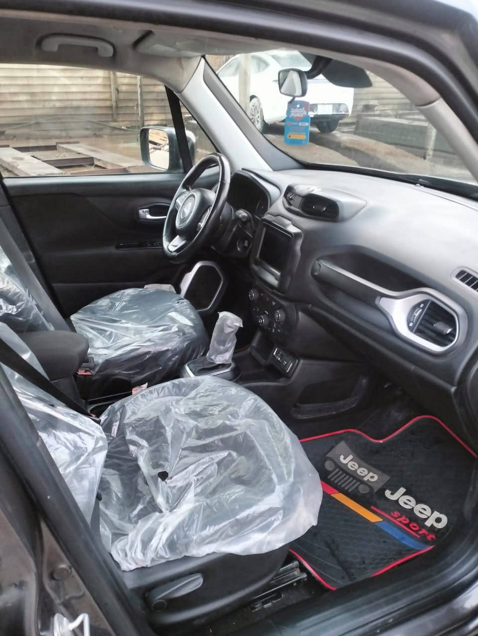 السلام عليكم للبيع جيب رينكد2018رقم بغداد محرك2400المرغوب سياره جاهزه من مكينه وكير وصدر وتخم تايرجديد بيهة ٤قطع صبغ صفحة السايق بدون دواخل 
 السعر (110)
الرقم (***********)
