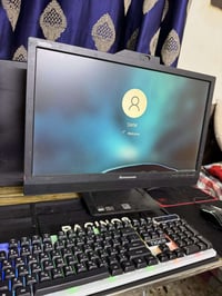 كيس وشاشة لينوفا الشاشه بيها طخة والكيس يراده بس كفر مال وجة ب 10 الاف...