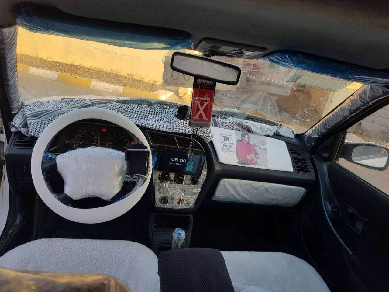 السلام عليكم ورحمة الله للبيع بيجو 306 رقم بغداد دولي شرط التحويل نضيفه صبغ فقط البونيد بدون ضربه شرط و الباقي كلين ولا شخط تايرات جديد محرك كير جديد كلها جديده السياره ايرباك سليم السياره مكفوله كفاله عامه عن الضربه و الصبغ و المعجون ماعدا البونيد 
السعر المطلوب 58  مكانها الشرقاط
رقم الهاتف ***********
