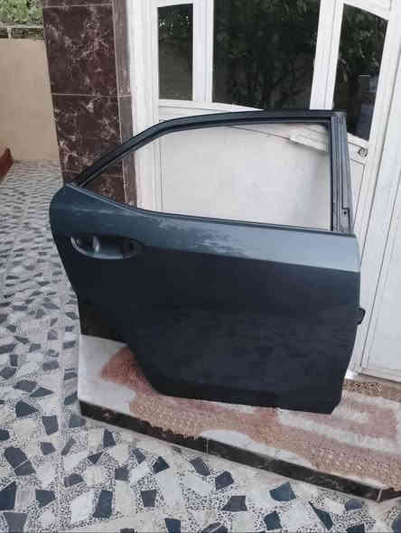 سلام عليكم باب كورلا 2017 بلادي بدون صبغ لون نفطي بدون رصعه اخو جديد إلى يخابر ***********
