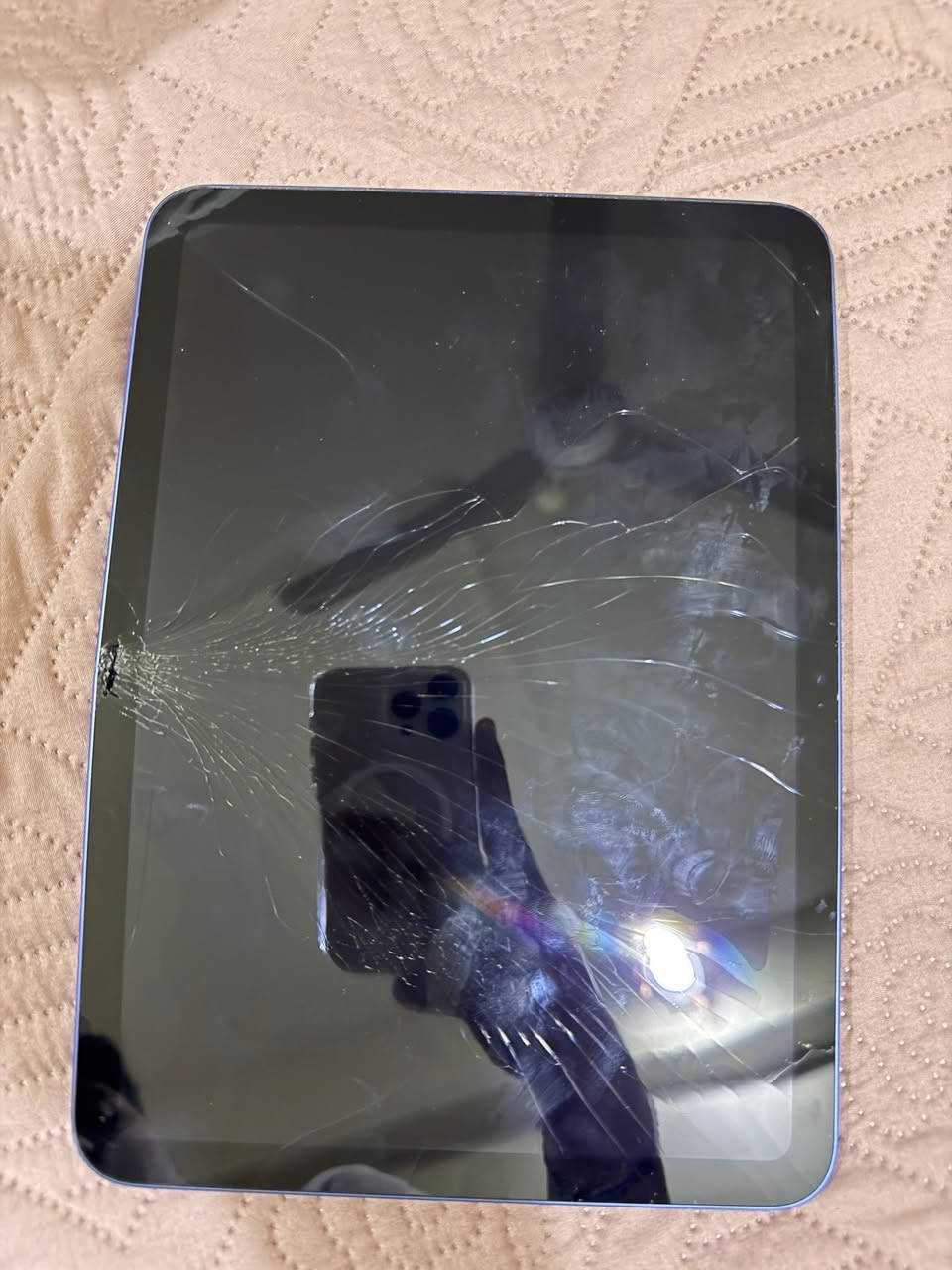 ايباد ipad 10
الذاكرة 128
نموذجM
بطارية 100
منفذ الشحن تايبسي 
فقط يحتاج تبديل شاشة فقطط
السعر والاستفسار :***********
