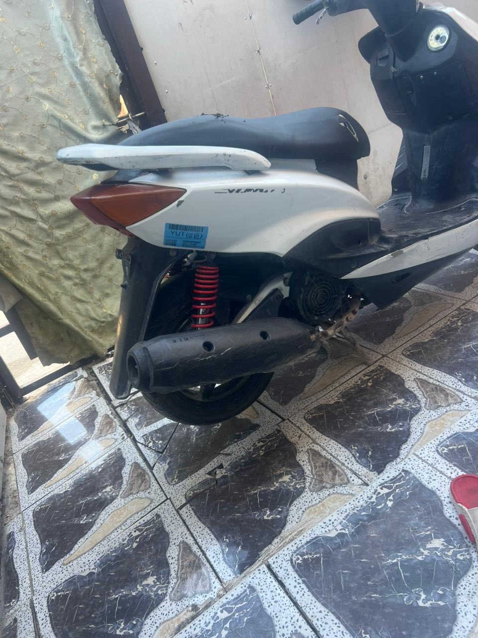 السلام عليكم دراجه سكنس ياباني سرعه ١١٠للبيع الدراجه نضيفه حيل مكينه خرسه ابلادممفتوحه كهربائياته شغاله نكره سلف وهندر بكل وكت السعر ٤٥٠ الرقم *********** المكان حي الجهاد
