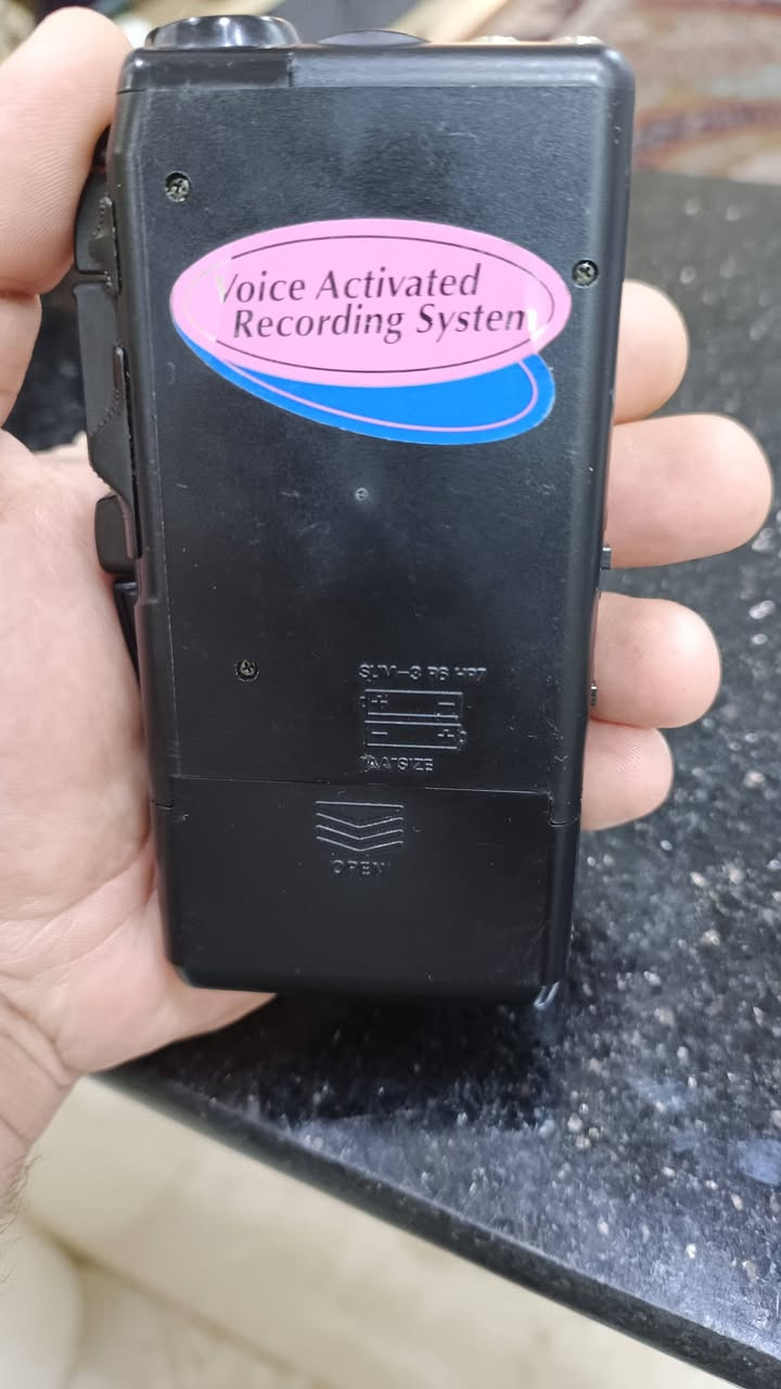 سانيو مسجل كاسيت باله انكليزية صناعه صينيه، كاسيت حجم صغير للصحفيين او تسجيل محاضرات صوته و تسجيله جداً نقي ويا كاسيت ٦٠ دقيقه قابل للاستخدام اكثر من مره يشتغلى على باتري ساعه عدد ٢.
25 الف


**إذا كنت صاحب هذا الإعلان وتريد حذفه لأي سبب، رجاءا أرسل رسالة إلى الدعم الفني**