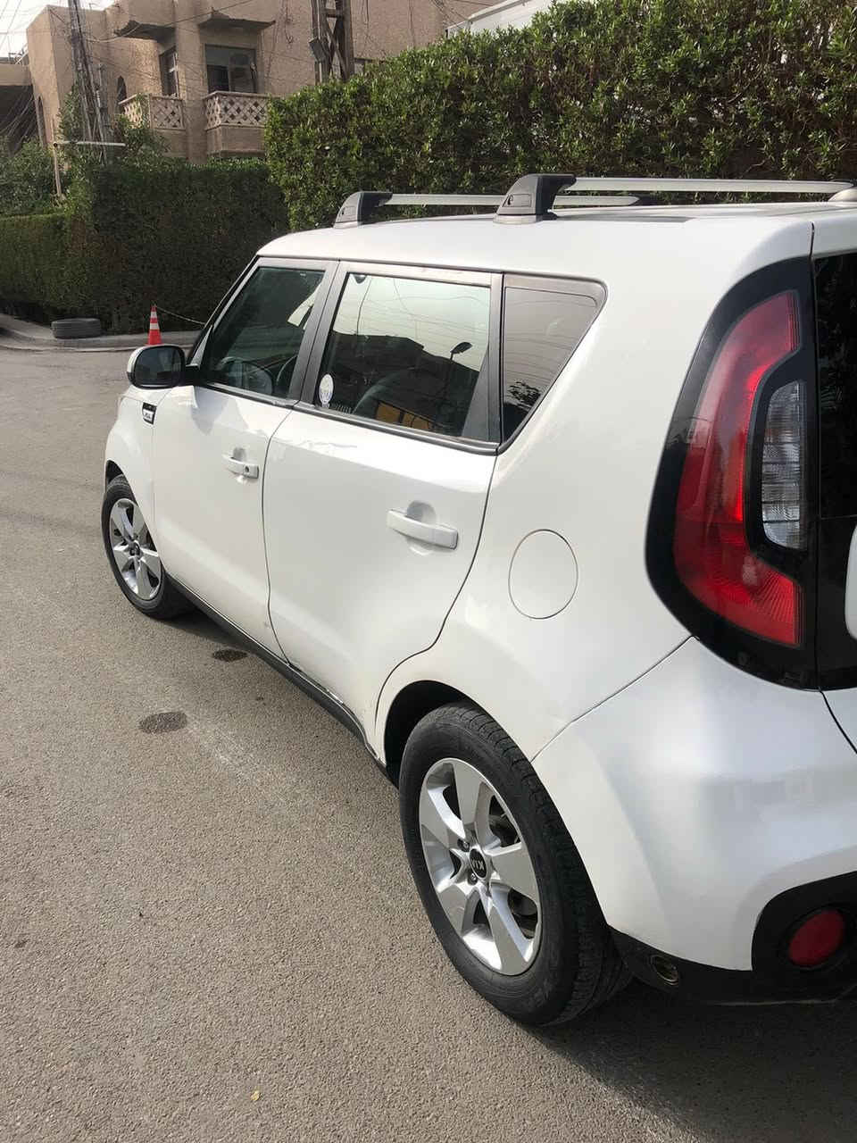 السلام عليكم من رخصة الادمن 
للبيع كيا سول موديل 19
محرك 2.0  gdi 
ماشية 75 الف ميل 
السيارة كير محرك صدر  جديد عليها منضومة غاز 
السيارة كشنات جلد تحكم ستيرن جهتين مثبت سرعة شاشة كبيرة تدفئة تبريد السيارة جاهزة 
حادثها باب و جاملغ خلفي جهة سايق و صور الحادث موجودة و هنا وكع باب على البنيد مرجع على البارد السيارة كشرها بي ملاحظات 
سعرها 120 و بيها مجال للشراي مكاني بغداد المنصور 
الهاتف *********** بي واتساب للاستفسار اكثر
