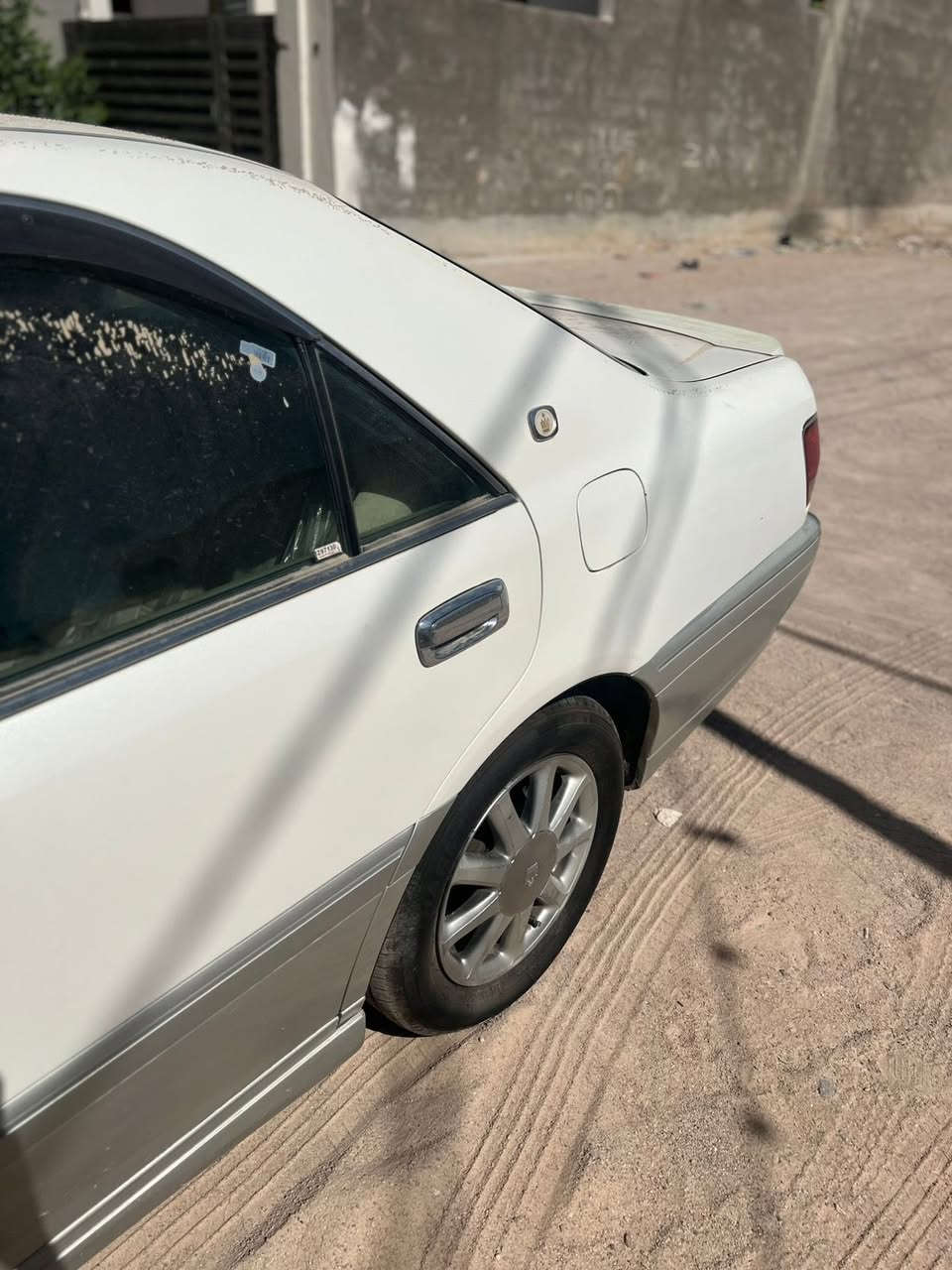 السلام عليكم
للبيع ملكة (جنون)

 موديل 2001

تسجيل جديدد قرار ٤٨ شرط التحويل نفس اليوم 

رقم بصره  بسمي هزا جديد رقم جديد 

فول ١/١

فتحه سلايت غرفه جلد جديده  كشنات ٤ كهرباء برده خلفيه شاشه اصل سيدي ٦ اقراص تحوير فوك جوا 

 نجف تخم تاير جديد   حداديه بجيس من طول  لطول  دبل شاشه ليزري وعادي  تحكمات ستيرآ تبريد خلفي امامي  +ثلاجه ماشيه 65داخلي بيجي جلد   يرباك كشن وتكم ودشبول سياره جاهزه من طول لطول 

شرط ماتذب عليها دينار محرك ديفور الجبير شاصي 75ويكب نجمه 

اسياره مرتبه وجديده

سياره كفاله  عامه

  رقمي ***********
