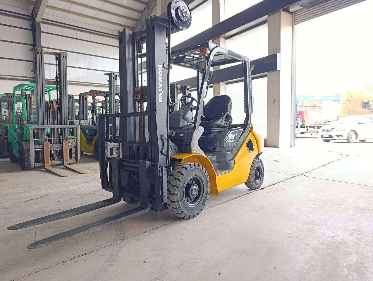 عالم الرافعات في العراق کوماتسو 2012
 حجم  2 طن و نص مستخدم أوربا فقط
 دخول جديد  جب ناصي 3 قطع  ارتفاع الجب  4.75  مترات   3 حركات  محرك s4s  ديزل 
 آوراق منفيس مؤقت مشتغله قليل شوكيه مكفول كفاله عامە  للاستفسار   عن السعر اتصل على الأرقام  ***********  ابو ڤاران
 او مراسله واتساب  يوجد توصيل 🚚 الى جميع المحافظات @جميع
