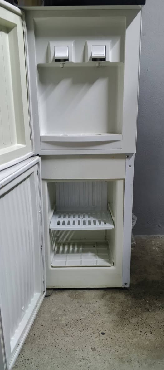 براد ماء نوعيه هيتاشي شرط وضع شركه مامصلحه تبريد حار اوبارد وفريزه تبريد ثلج اذا ماثلج ترجع الحجم الكبير الشراي يتصل ***********بي واتساب العنوان حي الانتصار يوجد توصيل
