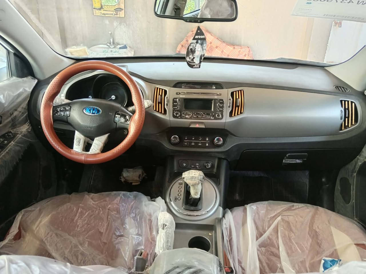 السلام عليكم سبورتج خليجي للبيع موديل 2016 مكفوله مكينه 2000  دوش رقم مثنئ بسمي السعر خاص  ***********
