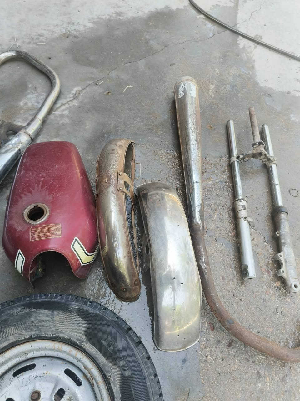 سلام عليكم غراض دراجه  و ستوته  مستعمله للبيع ابيع مفرد او كلهن مكان حله محاويل صباغيه يرجى تواصل خاص او اتصال على رقم الهاتف  ***********
