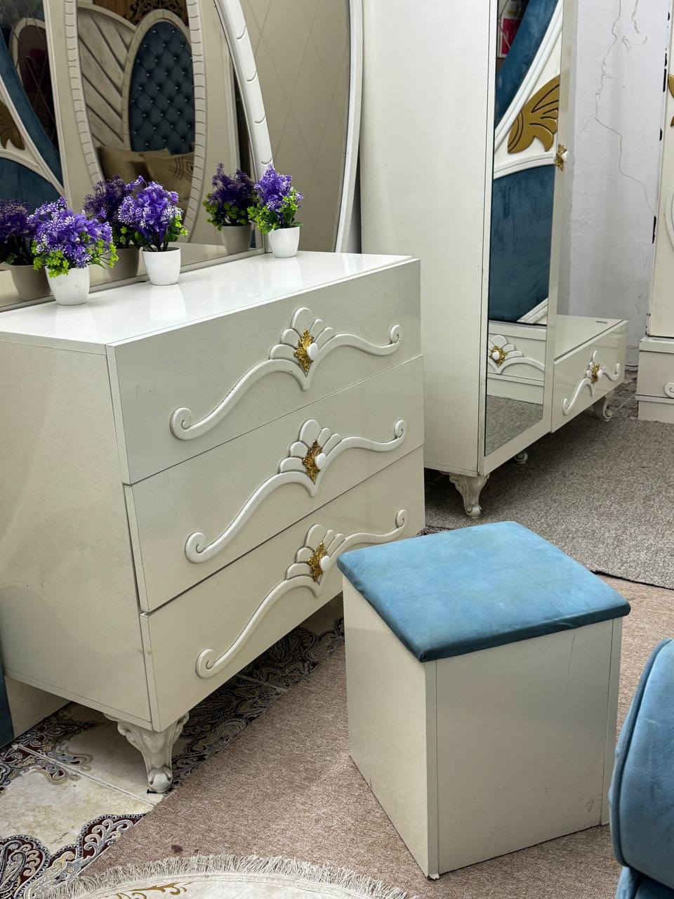 غرفه 9 قطع تركي نظيفه كلش خشب ثقيل سرير مخزن  الاناره والنشرات شغاله ما بيه اي ضرر العنوان بابل المركز م  ***********
