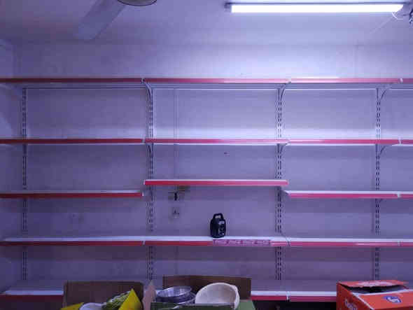 السلام عليكم  هاي رفوف محل 15متر  السعر مليون وبي مجال وباترينة الوحدة 250 الف وبي مجال المكان الرمادي شارع 20 ملاحضة اني مكلف بالنشر هذا الرقم وتواصلو وياه ***********
