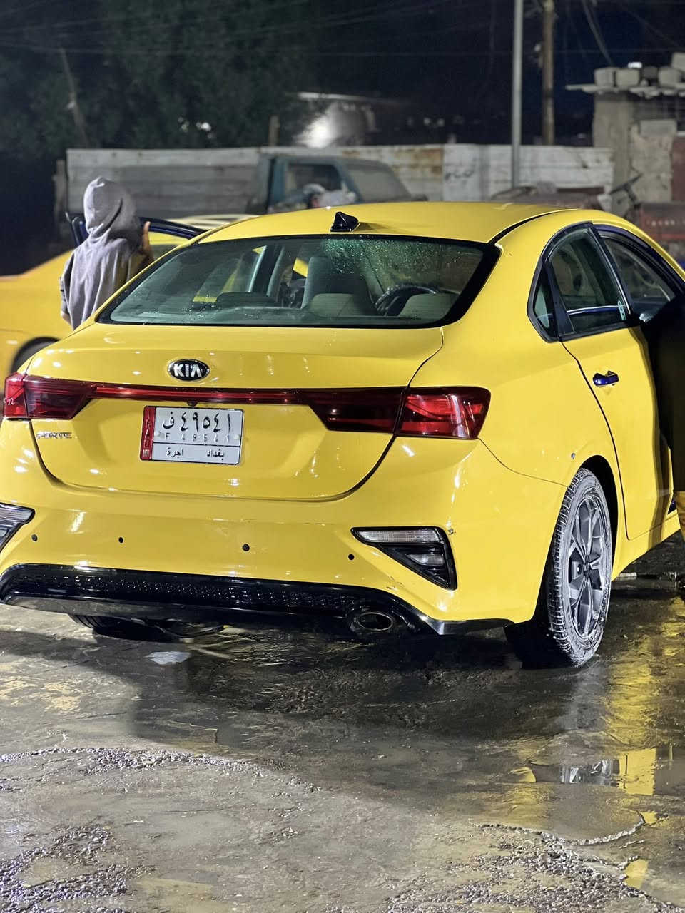 سلام عليكم سياره فورتي 2021 وارد أمريكي محرك 2000 دوش ماشيه 130 ألف نص فول لبيع تواصل ***********
