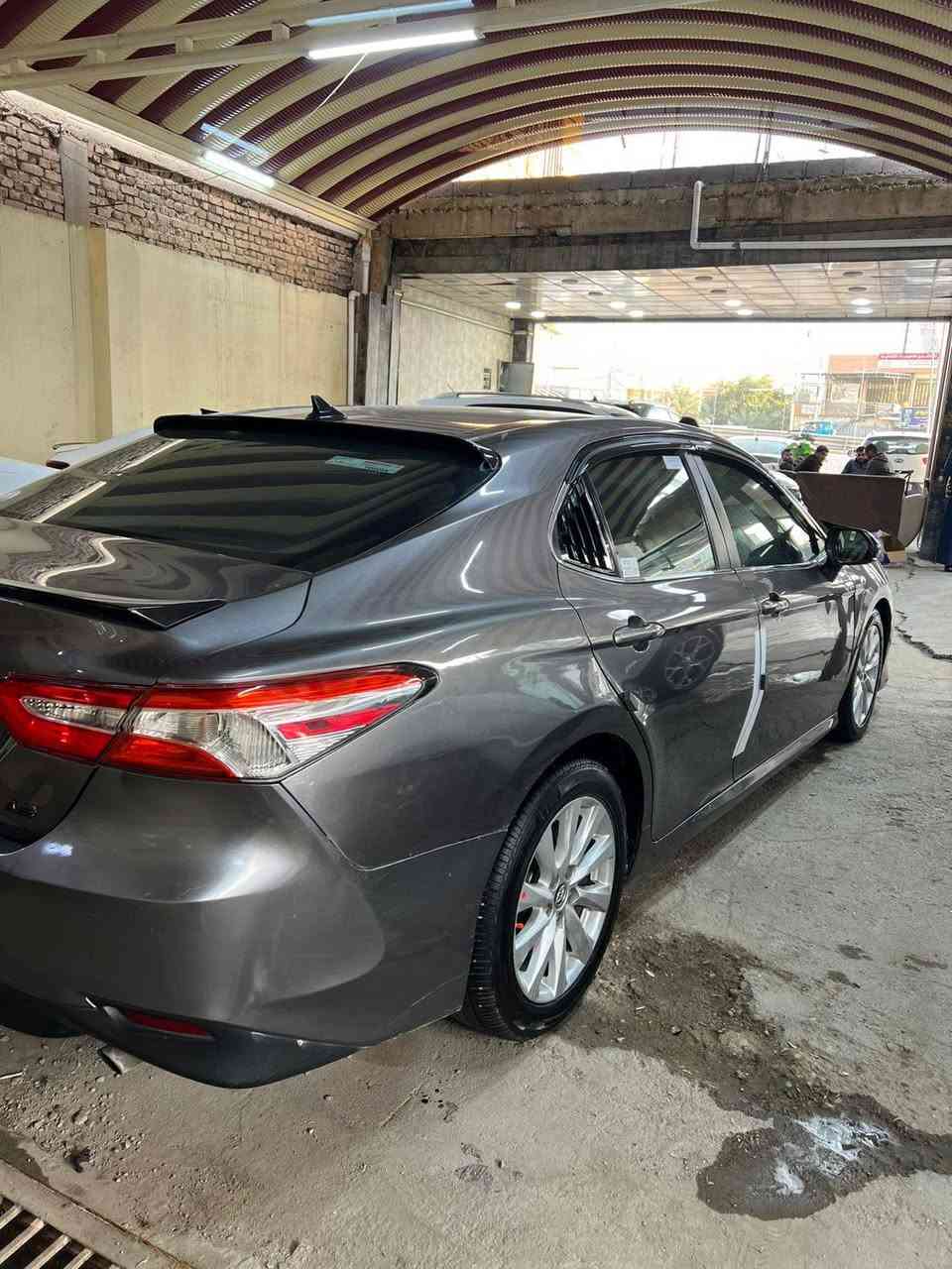 سلام عليكم كامري موديل 2018أمريكي LEمحرك ما مفتوح سياره جاهزه وحلوه بيه 5قطع صبغ بدون دواخل وبدون تكم سعر 155مكان سياره فلوجه للستفسار اتصل على الرقم ***********
