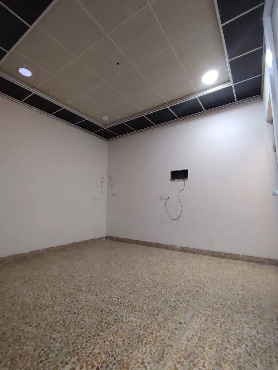 للايجار للايجار للايجار للايجار
#عقارات_فنر_الحمداني
مكتب البلديات للعقار
شقة طابق ثاني في حي السماح مقابل مول القمة 
غرفتين نوم وصالة استقبال ومطبخ وصحيات وبيتونة
سعر الإيجار ٢٥٠ الف
للاستفسار الإتصال
***********
***********
مراجعة مكتب البلديات للعقار في حي المشراق فرع مطعم طماطة بلمدخل الرئيسي
