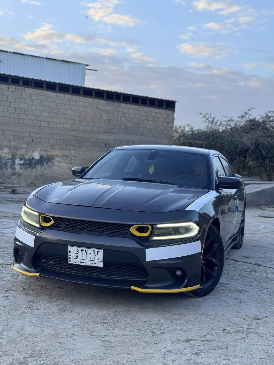 اسلام عليكم
للبيع دوج جارجر 2021 اصل وارد امريكي فول بدون فتحه السياره اصل ما محدثه بلاد ما ملعوب بيها محرك 6 سلندر 3600 تبريد ثلج  صدر توني مسوي 

بيها من امريكا حادثها جاملغ وبنيد. وجاملغ الأيمن مفتوح بدون صبغ. بيها تعديل بل فخذه سبب الحادث  جدا بصيط موجوده صور الحادث  

ماشيه 83 كيلو فقط  

الباقي كفاله. بسمي تحويل مباشر 

السعر  193. ورقه فقط  

مكاني بابل_المدحتيه  

الاستفسار /***********
