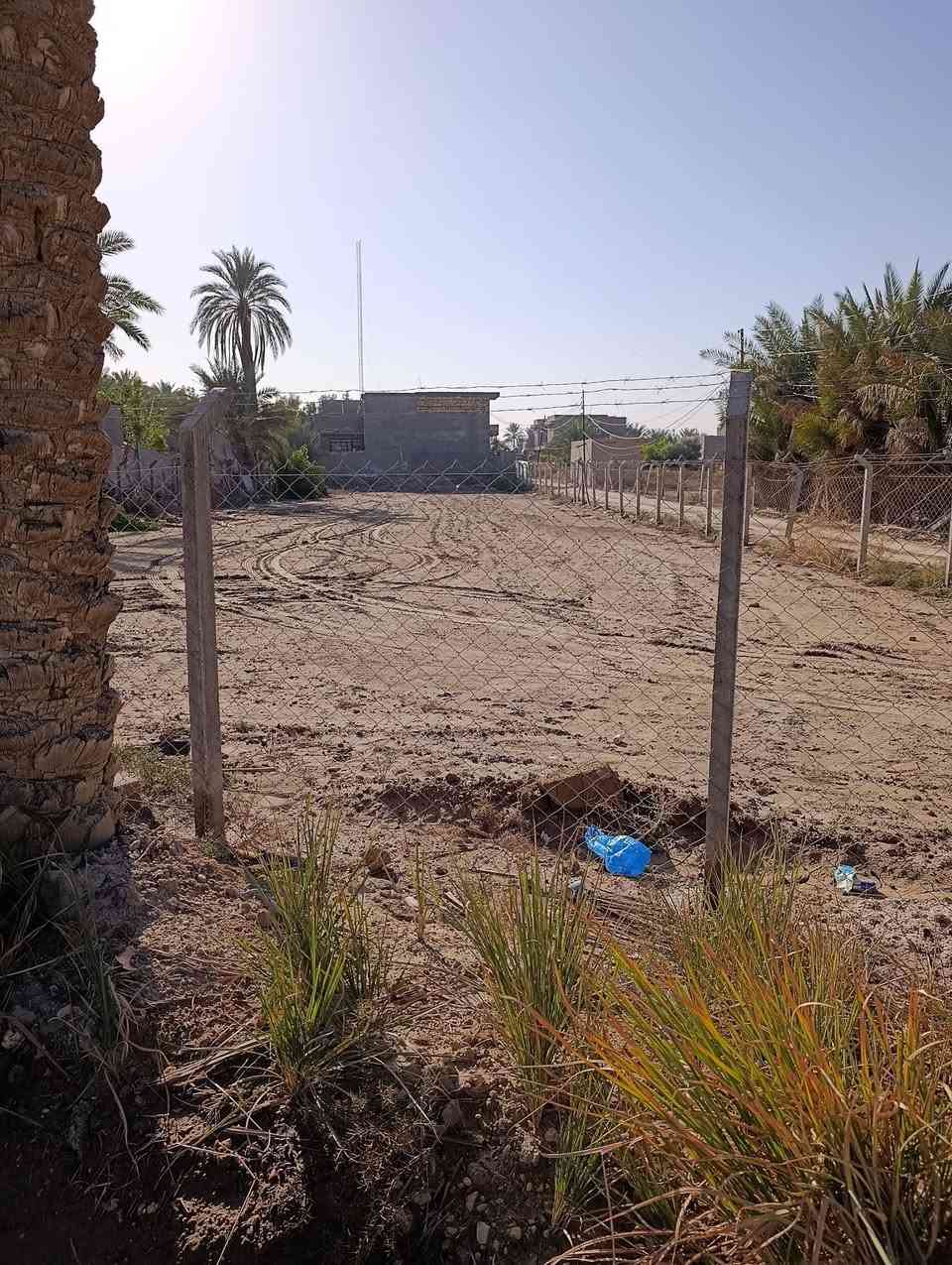 يعلن مكتب وعقارات  بلاد الرافدين للبيع ارض زراعي سند ٢٥ بسم البايع   مساحه ١٤٠٠ متر حله طريق النيل قرب مخازن بيت مرجان مباشر عل جدول  من يرغب بل شراء مراجعت المكتب الكائن حله حي الجزائر  قرب مستشفى الحياه للاستفسار الاتصال  ***********       ***********
