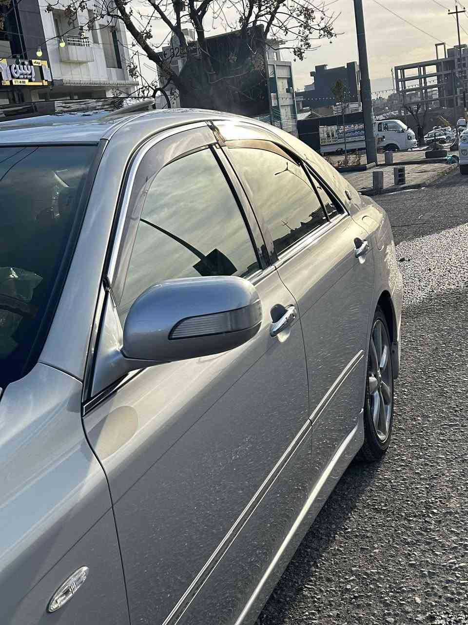 سڵاو  شاهینە ساخ ساخ  ١٨٢
٢٠٠٧ بەسمە ڕەساسی 
قەپات قەپات مواسەفات 
ڕەنگی بەحری
سەیارەکە لۆک لۆکە کامل مەسروف 
یەک دینار مەسروفی تیانیە 
جڵد هیتەر 
سڵایت
چوار کوشن کارەباو هیتەر 
سێ پەردە 
سەلاجە 
مەرکەزی کامل کراوە بە سپۆرت 
ڕۆنی هایدرۆلیکی گێڕو مەکینە تازە 
بە شەرتی سەقف و حیزام بێ دەعم و لێدارو
نرخی ٨٠ گەڵاو کەمێ مەجال
ژمارەی تەلەفون 
***********
