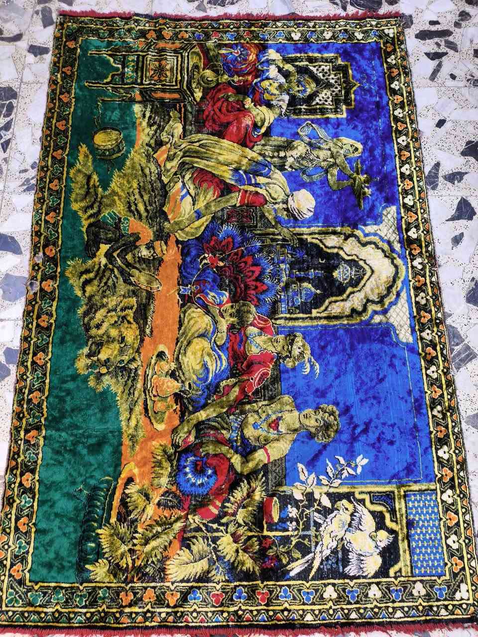 انتيكات وتحفيات للبيع مكاني بغداد *********** يوجد توصيل
