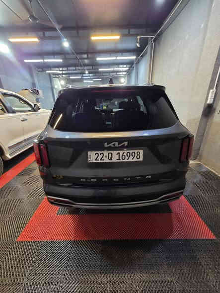 السلام عليكم 
للبيع 
کیا سورنتو 2022
EX فول مواصفات
بصمه بانوراما. تشغيل عن بعد ،کشن كهرباء. رادارات نقطة عمياء. جلد . جنطة كهرباء . شاحن واير لس. صاج دشبول كشنات خلفية سياحية منفصل .
6 راكب .زنون.حساسات + كامرة خلفية .
محرك 4سلندر 2500 توربو 
ماشية 36 
حادثها تبديل بنيد فقط رقم الشاصي مرفق مع الصور
السيارة تخم تاير جديد صار اقل من شهر شاده + باتري جديد وكاله.
*ملاحظة*(السيارة ماشية بأمريكا 35 وحالياً ماشية 36،،يعني مشيها بالعراق 1000 ميل فقط)
رقم اربيل تريد وكالة تريد تحويل بكيفك 
السعر (235$)ورقة وبيها مجال
***********
